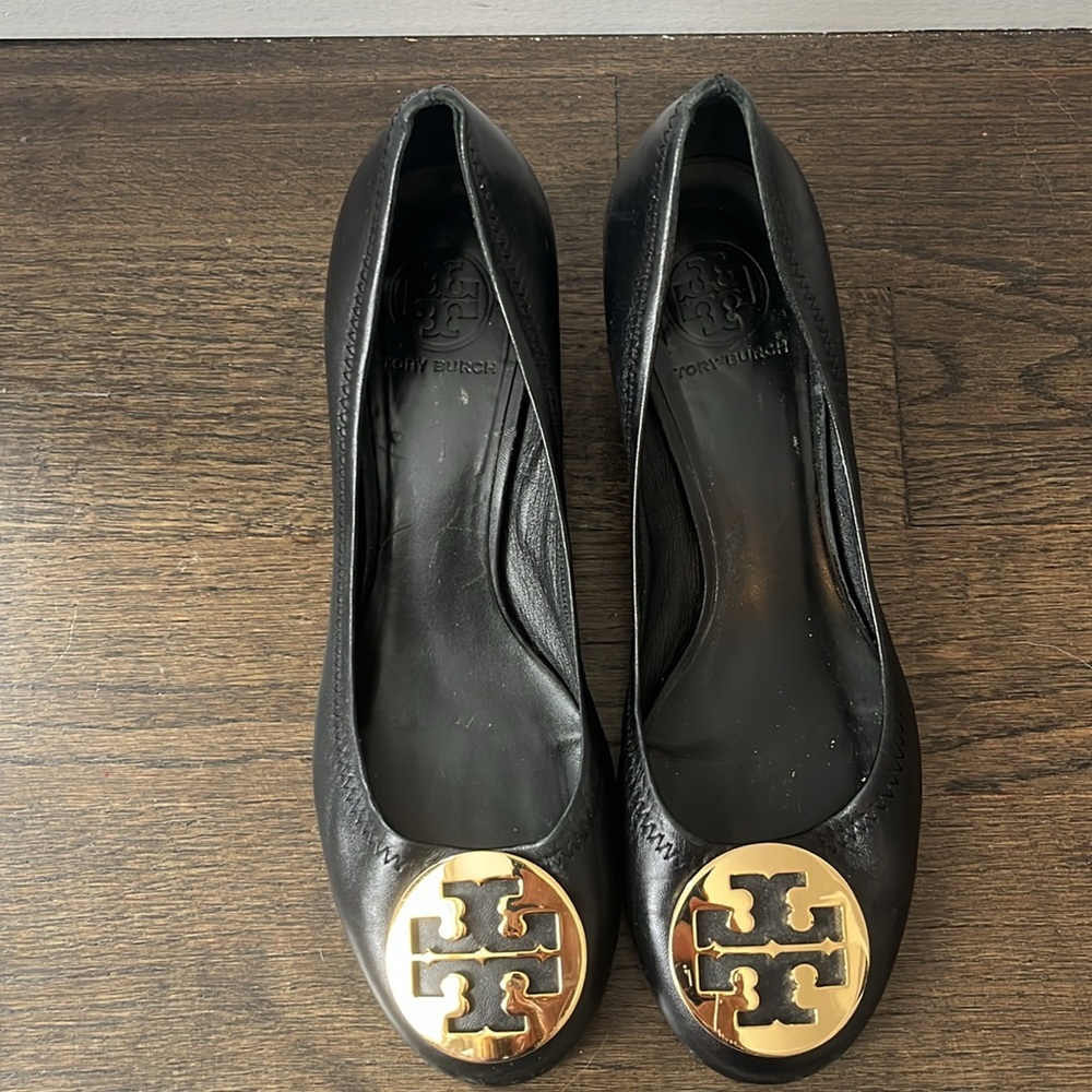 Tory Burch Black Heels with Gold Logo - Picture 4 of 12